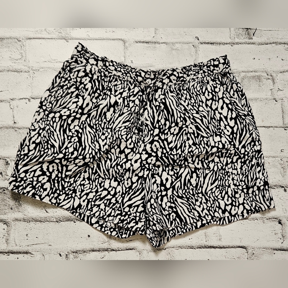 Woolworths Zebra Leopard Print Shorts Black White Relaxed Summer Large